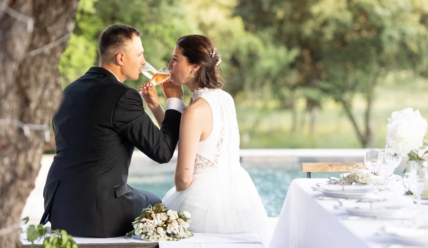 Au Domaine des Blaques, chaque mariage est une aventure romantique parmi les oliviers centenaires et les paysages pittoresques. Créez des souvenirs durables dans notre coin de paradis provençal.